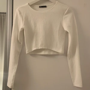 Zara topp - Ribbad tröja från zara i storlek M men passar xs/s också🤍100kr+frakt