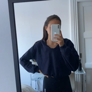 Prettylittlething mörkblå hoodie S - Knappt använd, som ny 💕