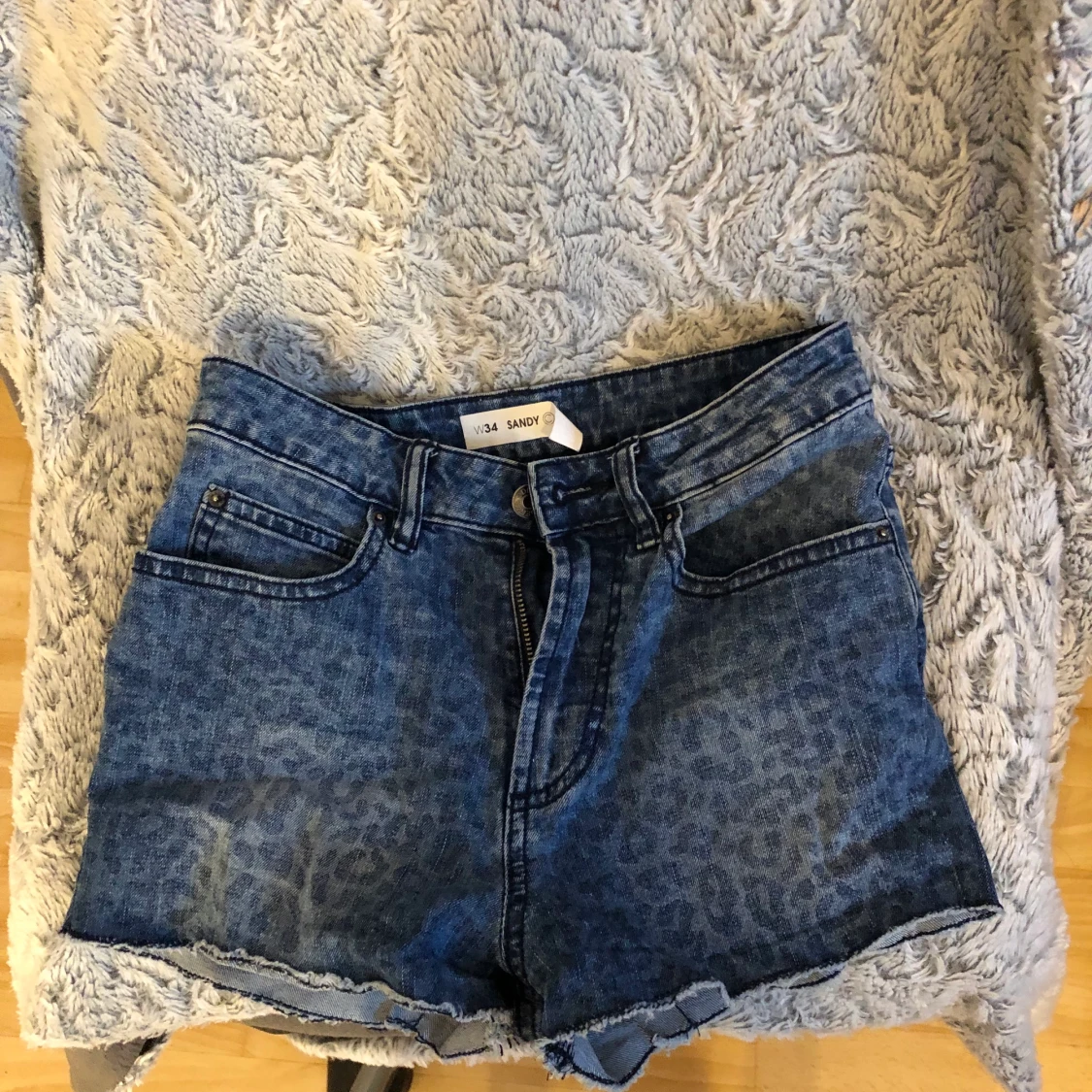 Högmidjade shorts