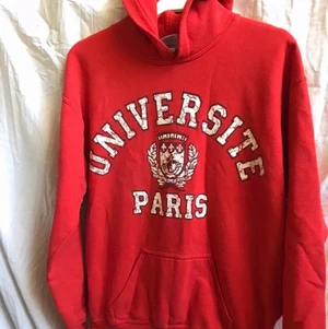 Hoodie - Gildan University Paris Hoodie.                                             Finns att hämta upp i Stockholm, Hökarängen.                   Kontant eller swish👍