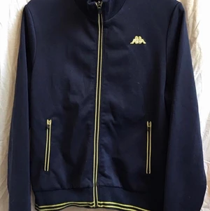 Tröja - Kappa tröja, finns att hämta upp i Stockholm, Hökarängen.                                                         Kontant eller swish👍