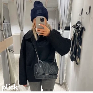 Jacka  - Säljer denna underbara jacka ifrån monki. Alla bilder är lånade skriv för egna 💓