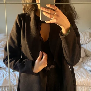 Svart kappa från DM retro  - Svart kappa, storlek S