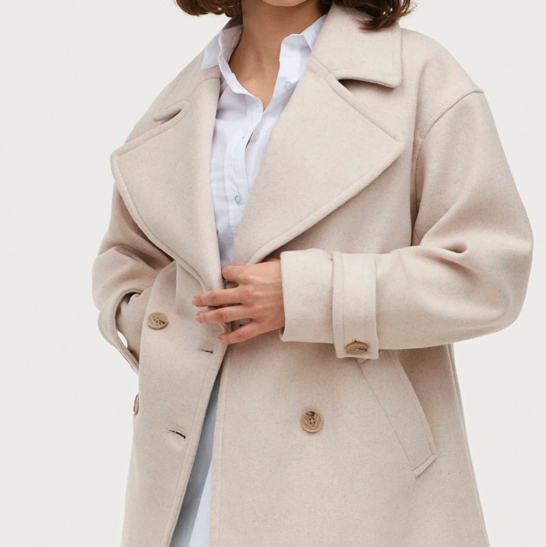 Oanvänd jacka med prislappen kvar 