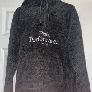 Säljer min peakperformance Teddy hoodie från Volts herravdelning🤩jättefin och bra kvalite🥰 köparen står för frakt☺️