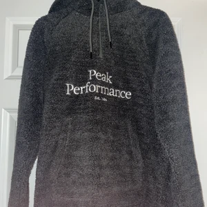Teddy hoodie - Säljer min peakperformance Teddy hoodie från Volts herravdelning🤩jättefin och bra kvalite🥰 köparen står för frakt☺️
