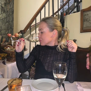 Other stories troja  - Säljer jätte fin genomskinlig tröja i svart färg .