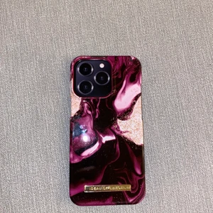 Ideal of sweden skal - Detta är ett ideal of sweden skal som är för iphone 13 pro, säljes för att jag köpte för fel modell. Nyskick och du betalar för frakt. Den är också helt oanvänd! Pga att den är helt ny kommer priset vara 200kr för att orginal pris är 300.