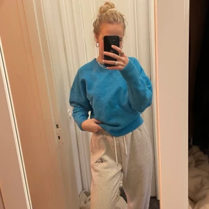 Blå stickad tröja från Zara - Havsblå tröja från Zara i bra skick, nypris ca 400?