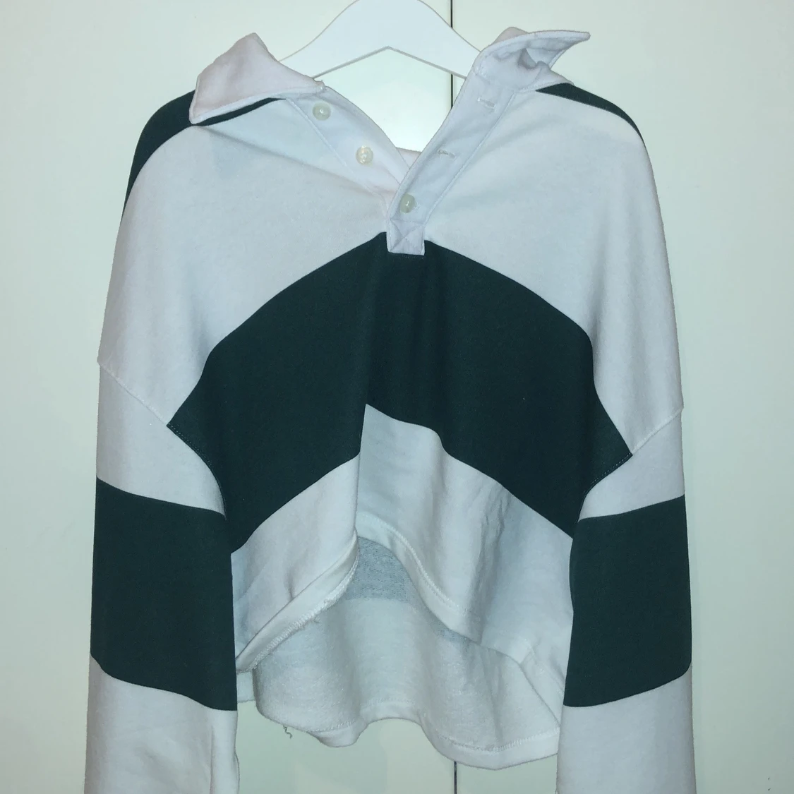 Halvcrop, H&M sweatshirt grön/vit randig - 90