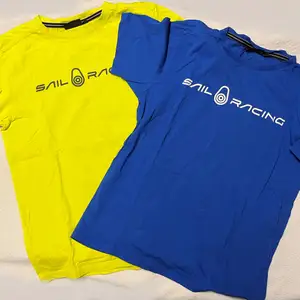 1 gul/grön och 1 blå t-shirt från Sail Racing. 40kr/st eller 70kr för båda. Ev frakt betalas av köparen. 