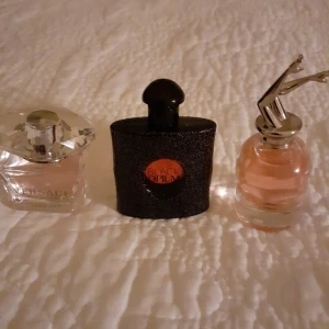 3 styckna miniparfymer - 3 styckna miniparfymer säljes då jag inte får användning för dom. bright crystal, black opium, scandal 5 ml vardera.