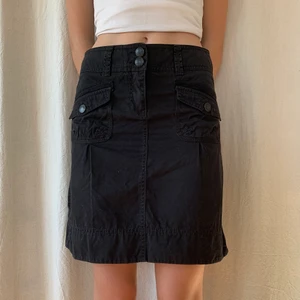 Kjol från Esprit  - Kjol från Esprit köpt på Sellpy. Säljer då den tyvärr är lite för stor i midjan. DM vid intresse. PS kan mötas upp i Stockholm!