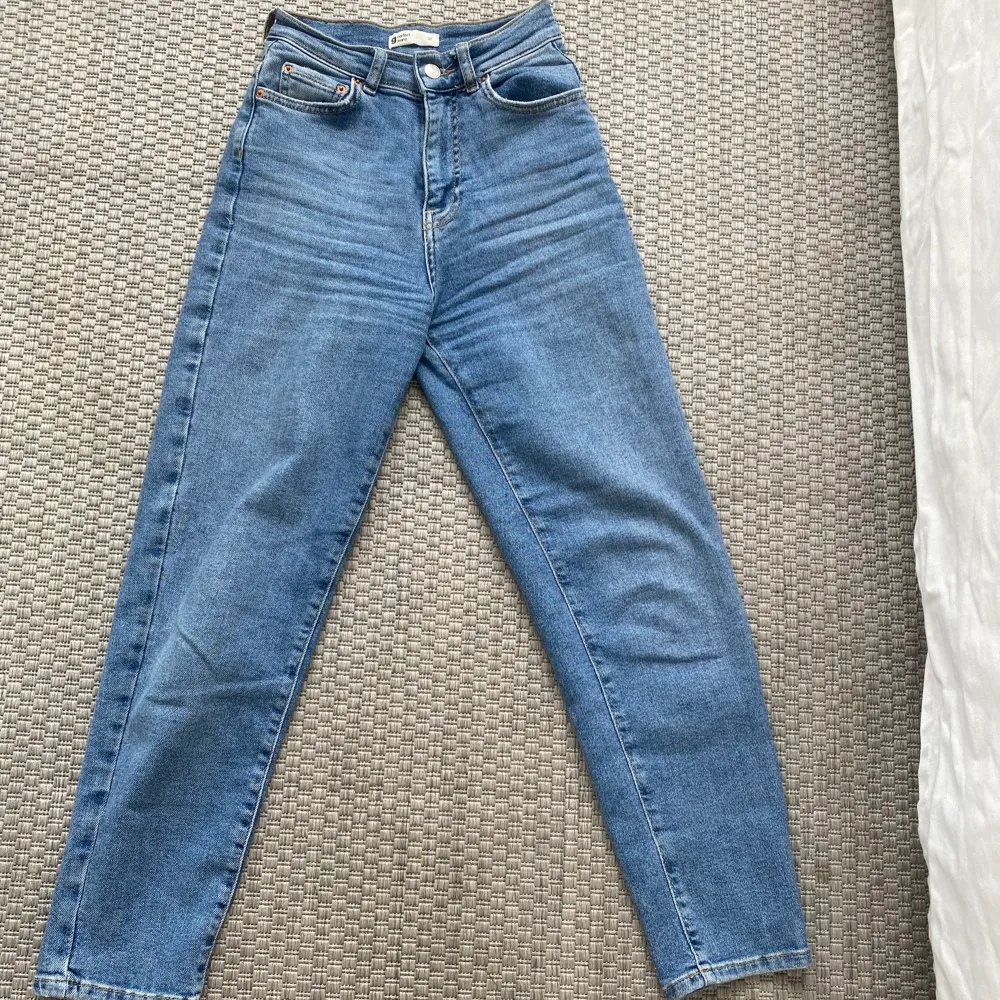 Stretchiga Bekväma jeans från Gina tricot. Frakt: 66kr. Jeans & Byxor.