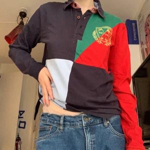 Långärmad pikétröja  - Långärmad pikétröja från Redgreen - Storlek S - Den är helt blå på ryggen - Säljer då den inte används längre - Köparen står för frakten 🌻🦆