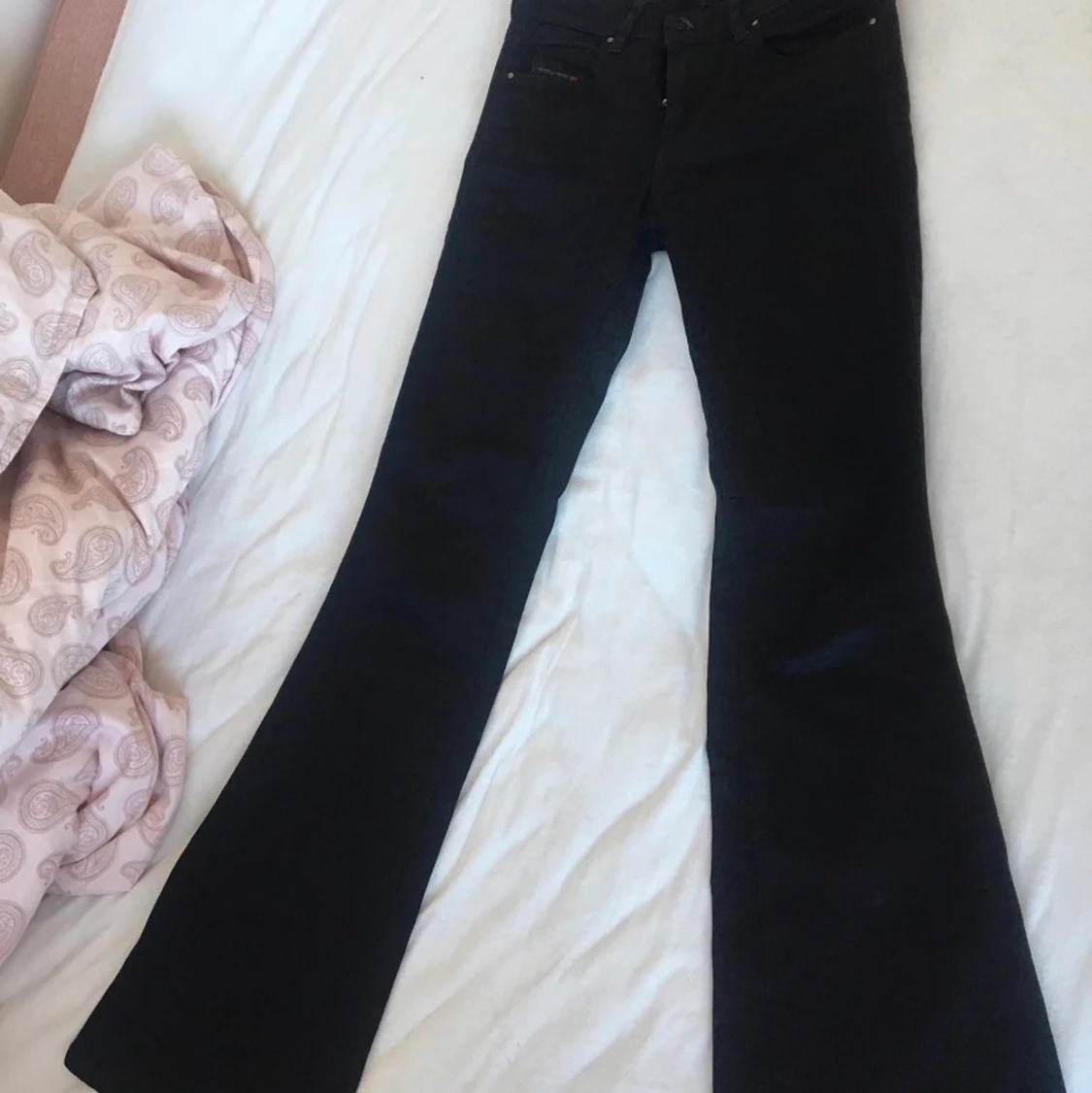 Svarta Bootcut Jeans - DIESEL - 90