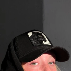 Gordon Bros keps - Säljer min coola Gordon Bros keps i mycket fint skick! Köpt för 399kr på hatstore! Hör av dig vid frågor 😊