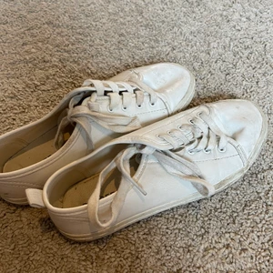 Skor - Praktiska skor i storlek 38!