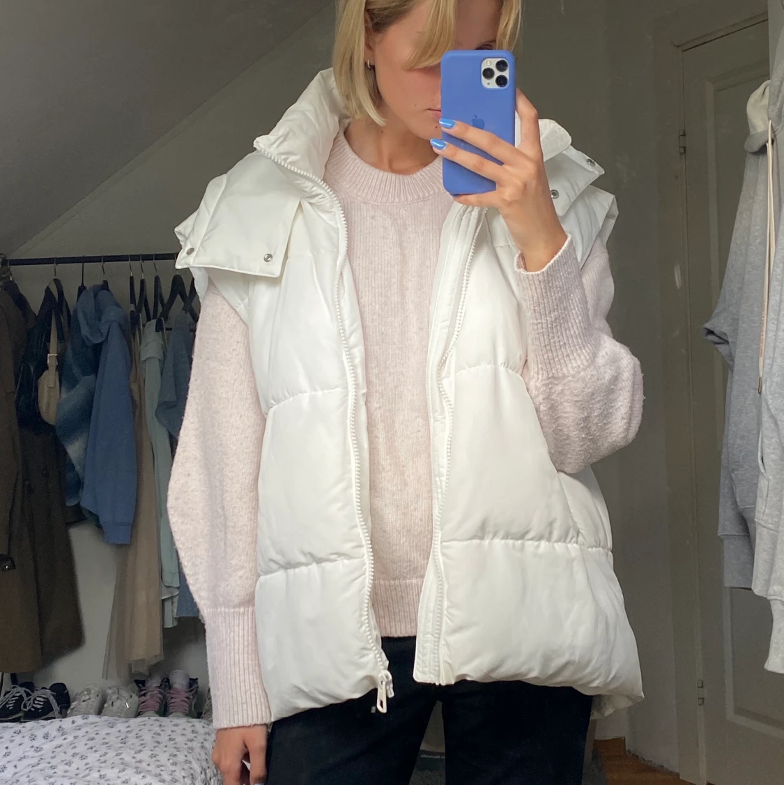 Vit puffig väst  - 90