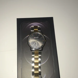 GULD SLIVER KLOCKA SÄLJS ÄKTA  - Riktig Funkar Jätte Snygg generellt 