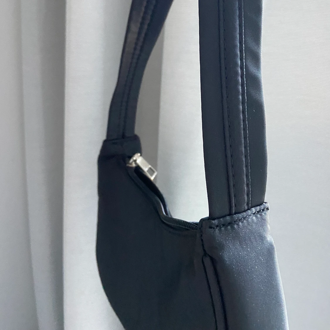 Svart baguette bag - 90