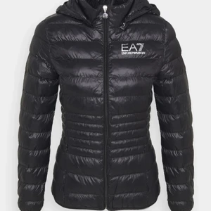 Jacka  - Armani jacka använt flera gånger men ser så gott som ny ut