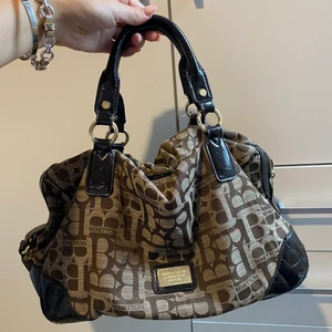 Benetton väska - Superfin väska från benetton!! Säljer då jag inte använder den så mycket 🌸