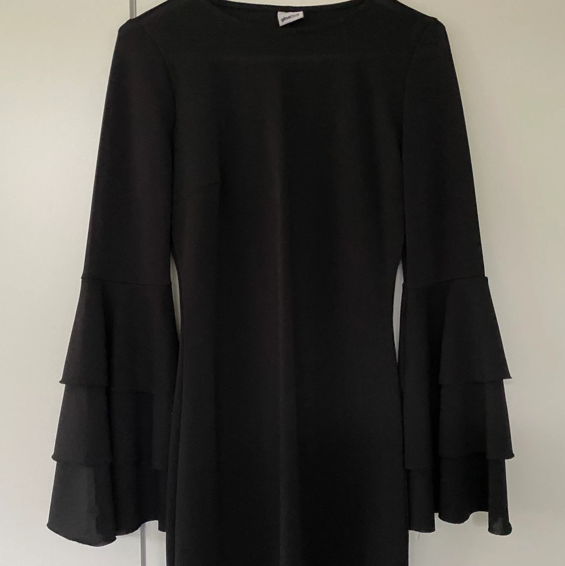 Festklänning från Gina Tricot - 90