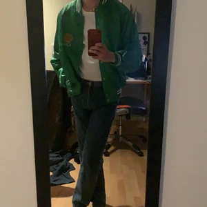 Vintage varsity jacka - Väldigt fin glänsande grön vintage varsity jacka!