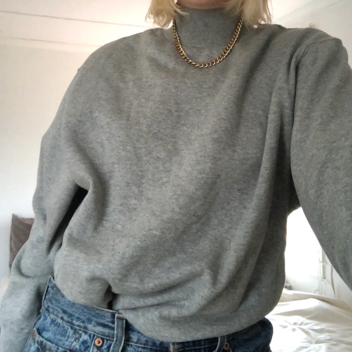 Grå sweatshirt med hög krage