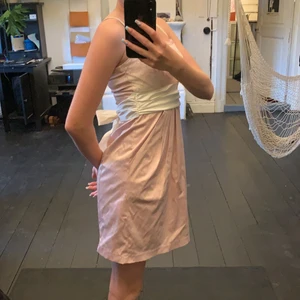 Siden klänning oanvänd - Rosa klänning med spets överdel ✨