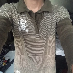 Cool tröja - As nice långärmad pique poke piké tröja lite skins vibes känner mig som #sid fett skön, det är en barntröja men jag e 192cm lång å den funkar på mig! 