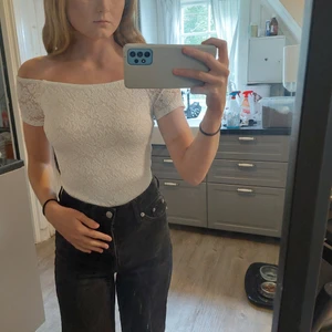 Fintröja - En sjukt fin tröja, konstigt nog aldrig användt. Inte riktigt min klädstil men tycker den är sjukt fin på andra. Storlek xs från lager 157, fick i present för längesedan. Köparen står för frakten!♡