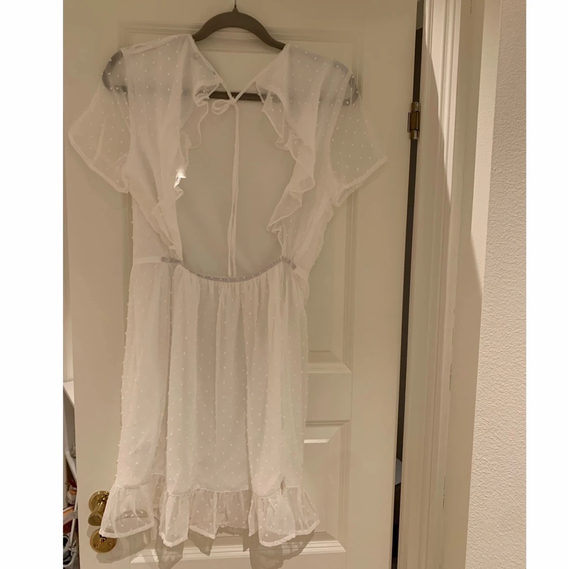 Vit klänning med öppen rygg - 90