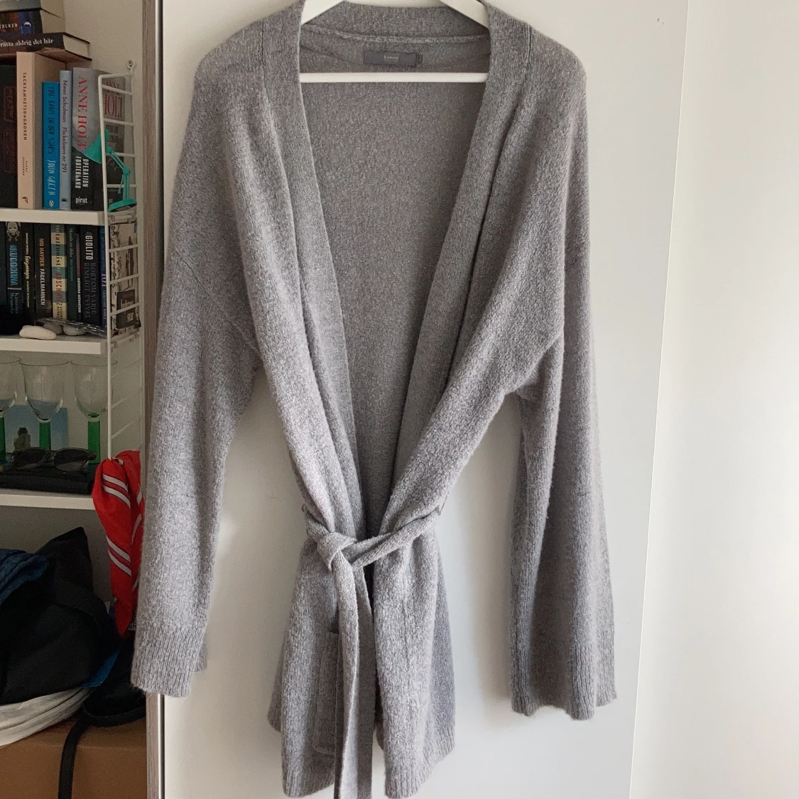 Grå stickad kofta från B.Young