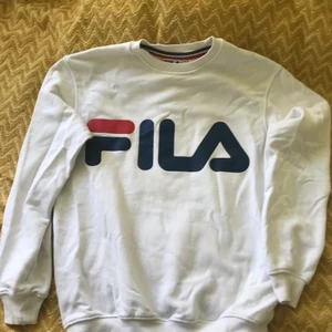 Fila - Tjocktröja av fila, använda ej längre då den börjar bli tight