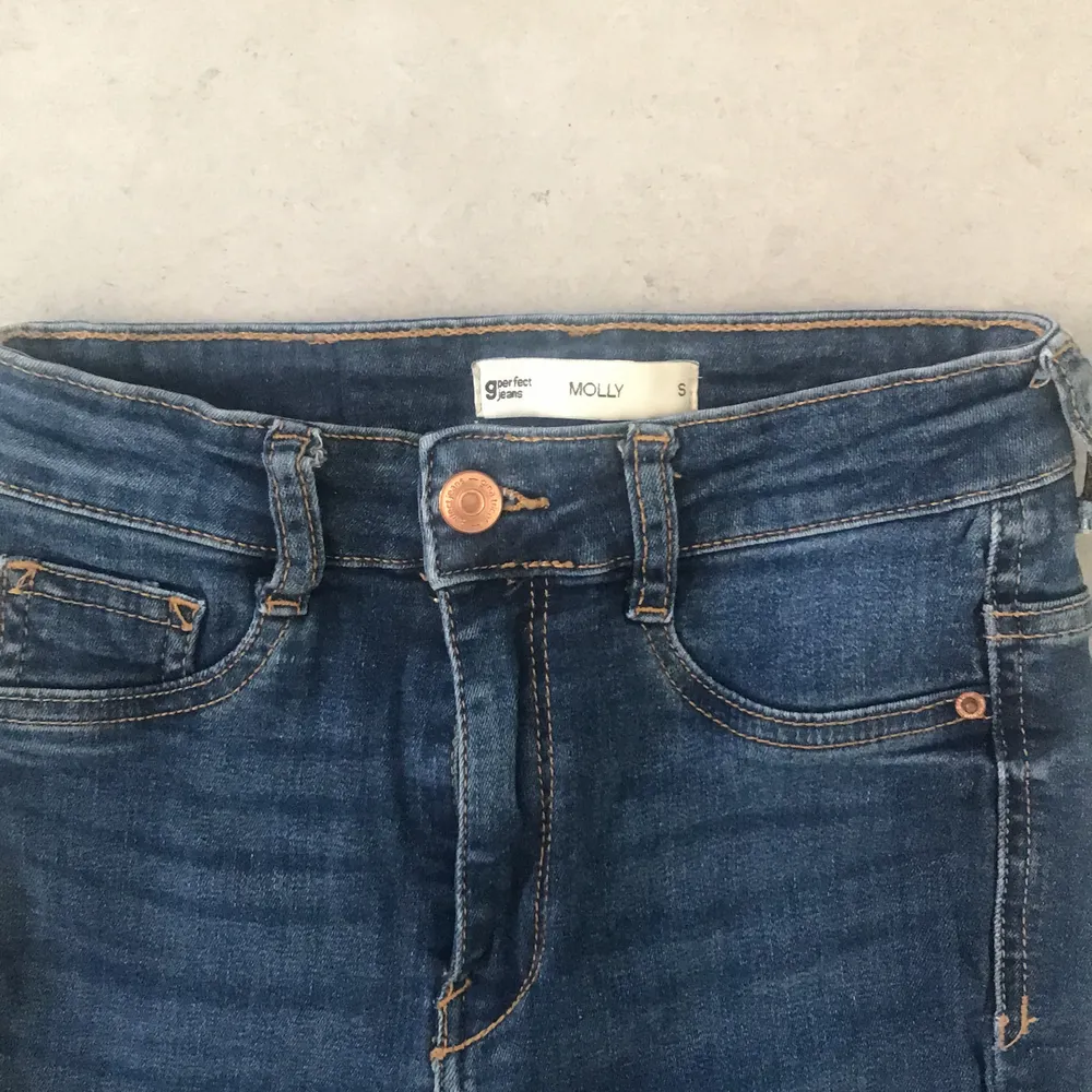 Modellen på jeans (Molly) storlek small. Jeans & Byxor.