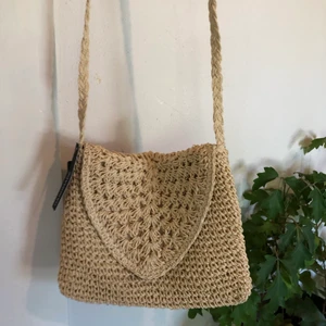 Väska  - Typ virkad vit/beige väska så fin på sommaren💞