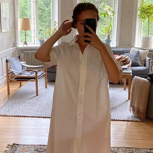 Vit COS klänning  - Aldrig använd fin klänning ! 