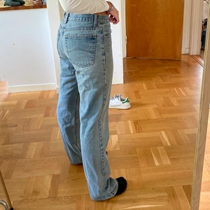 Lågmidjade jeans - Säljer mina gamla jeans💟  trasig dragkedja men är i bra skick annars