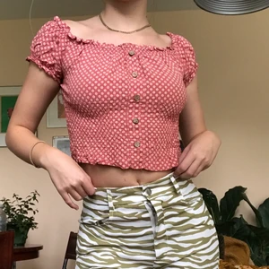 Sötaste blommiga blusen - Från en marknad i Kroatien, så bekväm å söt <3