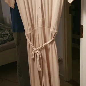 Ny Jumpsuit - Väldigt skönt och fin jumpsuit. Endast provad