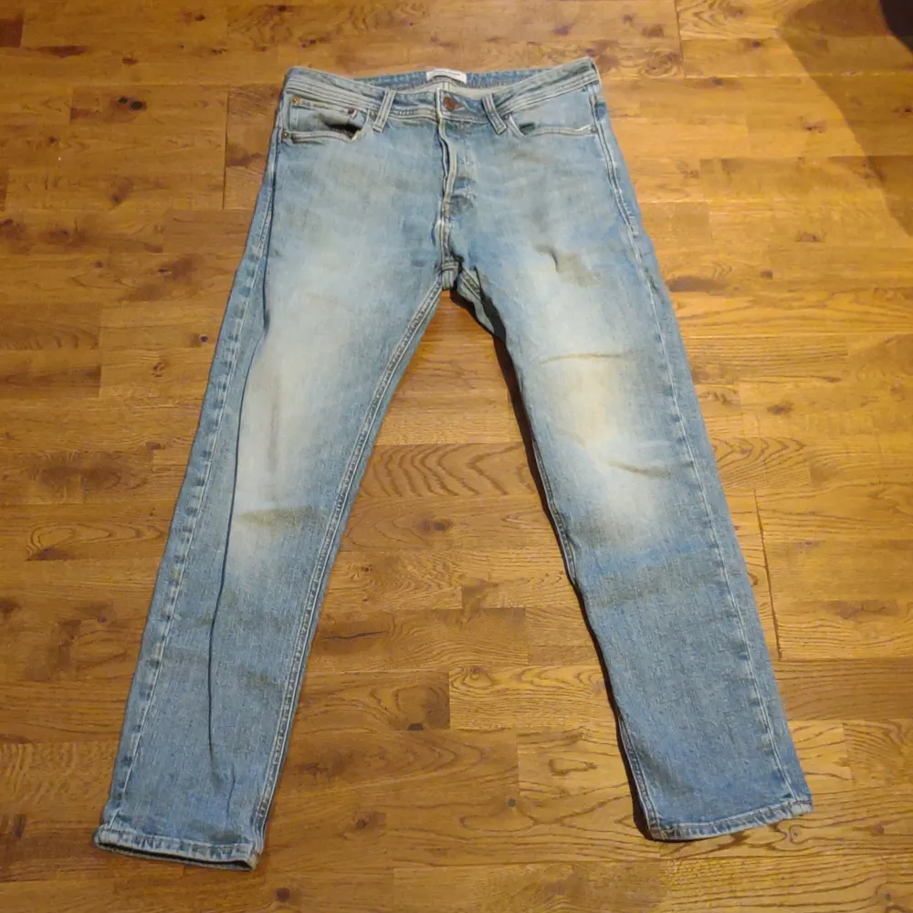 Säljer på grund av att dem inte riktigt passar längre.   Storlek W31 L30. Jeans & Byxor.