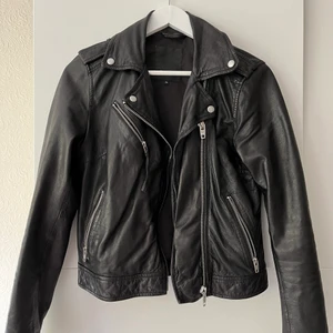 Rock and blue skinnjacka - Storlek 36, endast använd fåtal gånger! Nypris 2.699kr