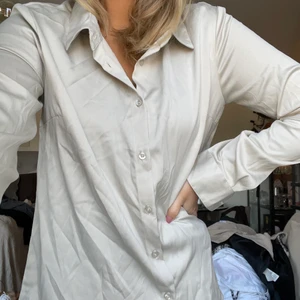 Blus - Beige ljus silke blus