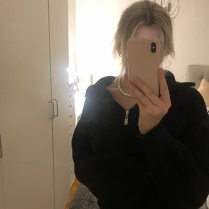 Ziptröja - Säljer min ziptröja från nakd. Stoleken är xs men skulle säga att den mer är som en M🖤🖤