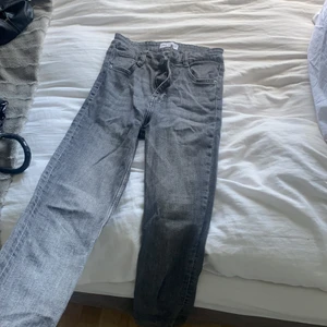 Gråa jeans från Zara - Fint skick!!