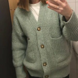 Grön kofta - En supergosig kofta från zara 💚🤍💚 