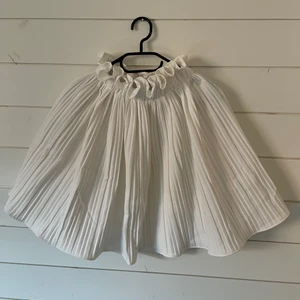 Kjol - Jättesöt kjol från Gina storlek 34, oanvänd men ingen prislapp kvar tyvärr