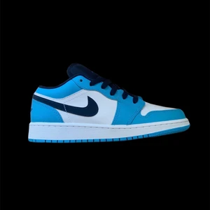 Nike air Jordan low unc - Skit snygga skor!! Pris går att diskutera!!